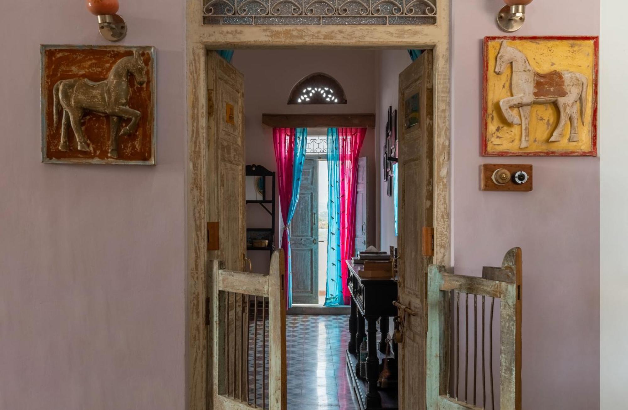 Kol Pol Mohalla Boutique Stay อุเดเปอร์ ภายนอก รูปภาพ